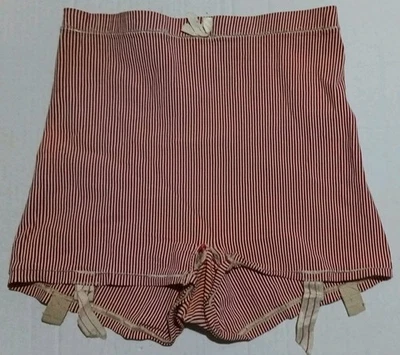 VINTAGE 1940s GIRDLE RED WHITE STRIPES - Image 1 of 4