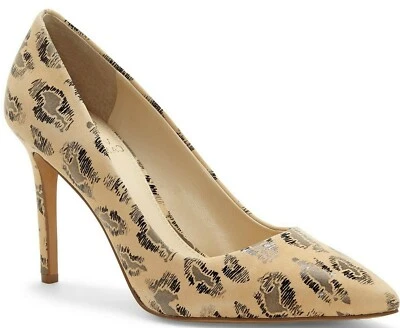 Vince Camuto Savilla bomba de couro com estampa de leopardo, vários tamanhos naturais - Imagem 1 de 2