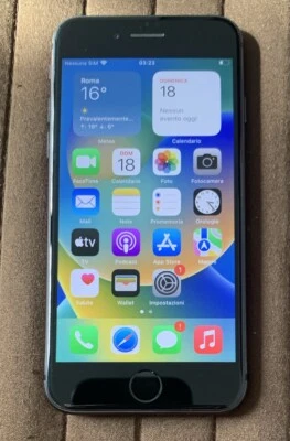 Apple iPhone 8 - 256GB - Grigio Siderale Usato - Immagine 1 di 4