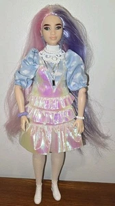 Barbie Extra #2 Muñeca Brillante Pelo Púrpura Largo Articulada Asiática Curvilínea - Imagen 1 de 15