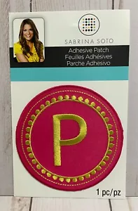 Parche adhesivo redondo Sabrina Soto 3,5" aplique gris letra amarilla P inicial NUEVO - Imagen 1 de 1