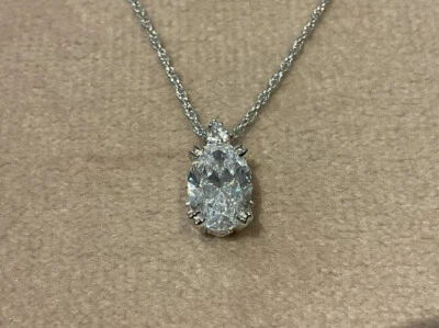 Colgante de diamantes ovalados de 2,63 quilates creado en laboratorio enchapado en platino 925, 16 a 18 pulgadas Foto 1 de 4