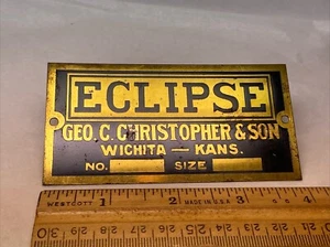 Antigua máquina de piedra de molino de viento Eclipse etiqueta de identificación de latón y mezclador s motor granja Wichita KS - Imagen 1 de 5