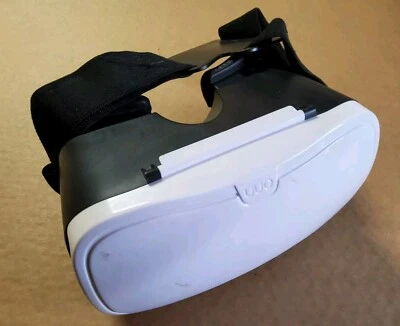 Virtual Reality Smartphone Headset Fits iPhone, Samsung & Other 6" Screens ONN - Image 1 of 3