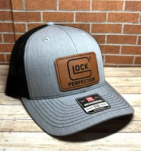 Sombrero de camionero Richardson 112 Glock parche de cuero sintético, sombrero Gun Glock, caqui/café - Imagen 1 de 4