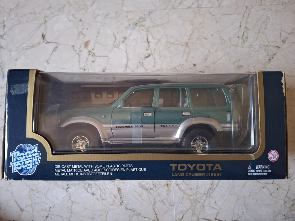 Toyota Land Cruiser año 1992 a 1/18 de Road Tough - Imagen 1 de 4