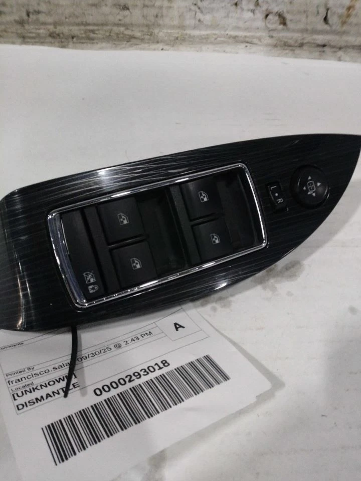 Interruptor de puerta delantera del conductor espejo del conductor Opt DR4 se adapta a 15-19 CTS 548950 Foto 1 de 4