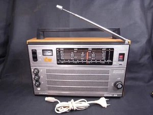 VINTAGE RETRO SOVIET RUSSIAN USSR TRANSISTOR RADIO OCEAN 214 LW FM SW UHF - Picture 1 of 13