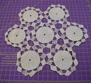 3548 Pretty vintage hand crocheted white 7 Sisters pattern doily - Picture 1 of 1