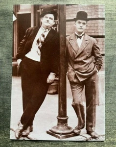 Laurel & Hardy Postcard - Picture 1 of 1