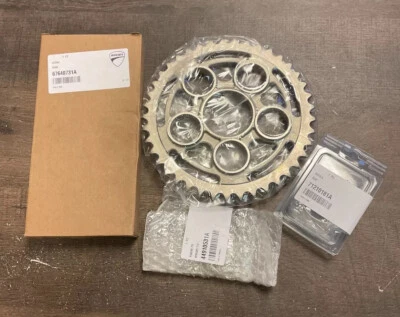 Комплект цепи последнего привода Ducati для Hypermotard 2010-'11 от оригинального производителя No67620821A/NoM242 - Изображение 1 из 4