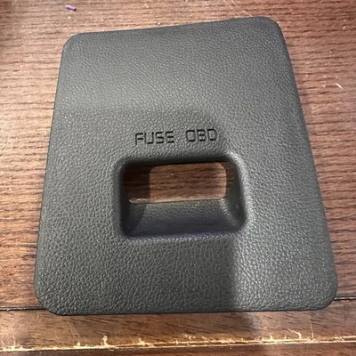 KIA RIO 2012-2017 tablero interior caja de fusibles cubierta caja de fusibles tablero negro Foto 1 de 3