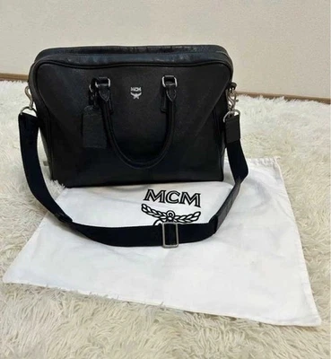 MCM Bolso de Negocios Bolso de Hombro Mediano Logo Cuero Negro Para Hombre USADO DE JAPÓN Foto 1 de 4