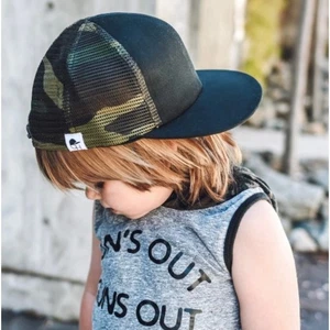 Cappello camionista George nero mimetico maglia berretto pannello BAMBINI GIOVANI 3-5 ANNI 50+ UPF - Foto 1 di 10