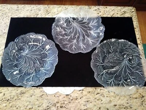 INDIANA GLASS CABBAGE/PEBBLE LEAF/TWIGGY PATTERN DIVIDED DISHES - Picture 1 of 6