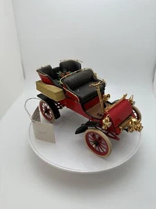 Franklin Mint 1903 Ford Model A Christmas Wreath Red 1:16 Diecast - Picture 1 of 8
