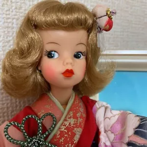 Muñeca Tammy, kimono, accesorios, etc. - Imagen 1 de 9