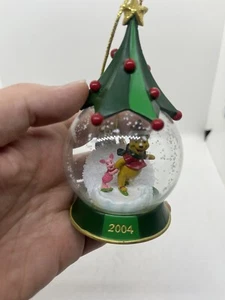 2004 Disney Store Winnie The Pooh Christmas Ice Skating Glass Ornament EUC - Picture 1 of 12