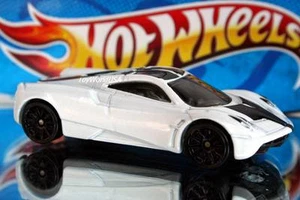 2015 Hot Wheels Workshop HW Exotics Pagani Huayra - Picture 1 of 1