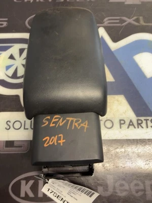 2017 Nissan Sentra Console Lid Center Console Lid Foto 1 de 3