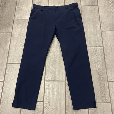 Pantalones de golf Oakley para hombre 38X31 azul marino de rendimiento calce regular rectos usados en excelente estado Foto 1 de 4