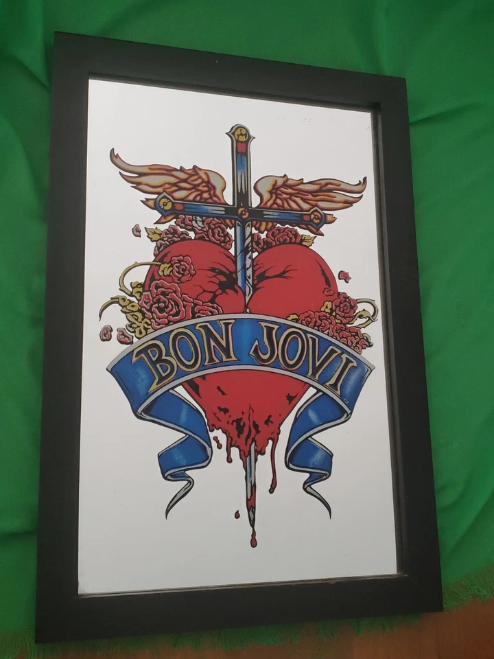 De colección Bon Jovi Carnaval Bar Hombre Cueva Espejo Marco Madera 13x19 Corazón Daga Foto 1 de 4