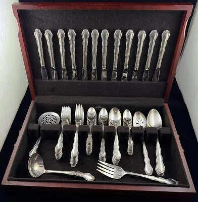 Nobility Plate POLONAISE silver plate flatware plus storage chest 85 pcs - Image 1 of 3
