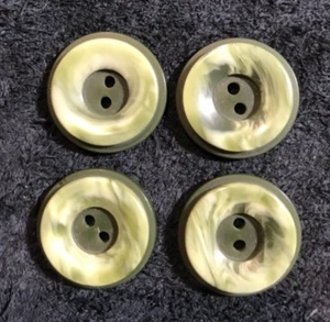 4 x Khaki Green with Light Swirl Vintage Buttons 20mm - FREE POSTAGE - Picture 1 of 3