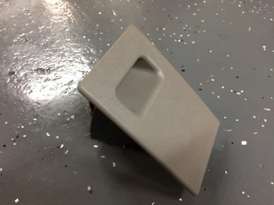 95-99 CHEVY GMC TRUCK PICKUP SILVERADO SUBURBAN TAHOE DASH ASH TRAY GRAY 98 97 - Image 1 of 4