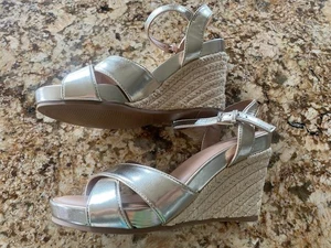 Aerosole Gold Keilsandalette, Größe 7 M, nagelneu, bequem, weiches Leder - Bild 1 von 4