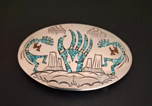 Navajo Gürtelschnalle Kokopelli Design mit Crushed Turquoise & Koralle Nickelsilber - Bild 1 von 7