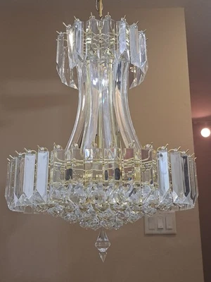 8 Lamp Chandelier Gold/Brass Finish 155 Acrylic Crystals 18.5" W x 20" H + chain - Image 1 of 4
