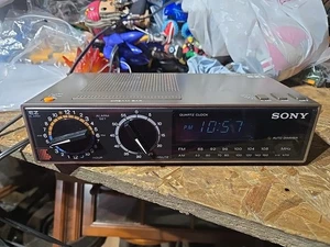 Vtg Sony Dream Machine Easy Alarm Clock Radio Model EZ-2 EZ-II Works Great - Picture 1 of 17