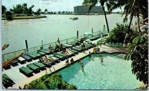 Her MAJESTY MOTEL Miami Beach, FL SALTWATER SWIMMING POOL Bathers c1973 Postcard - Picture 1 of 2