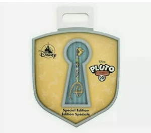 Disney Store PLUTO KEY PIN (IN HAND) 90th ANNIVERSARY Limited Edition  - Bild 1 von 4