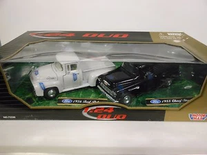 Motor Max Duo 1956 Ford Pickup and 1955 Chevy Stepside (Die-cast - 1:24 Scale) - Picture 1 of 1