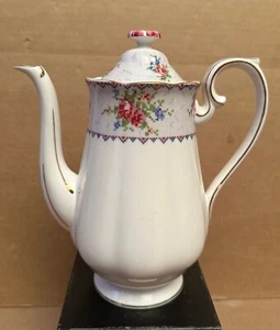 Cafetera Royal Albert Petit Point 8 1/2"/hecha en Inglaterra - Imagen 1 de 7