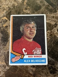 1974-75 Topps - Alex Delvecchio #222 Creases* - Picture 1 of 3