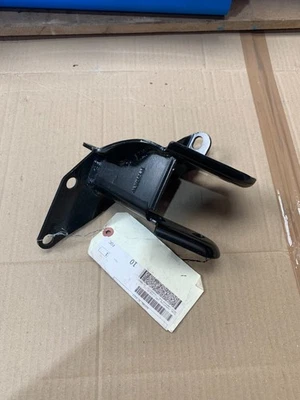 K04861574AD ENGINE BRACKET - Image 1 of 4