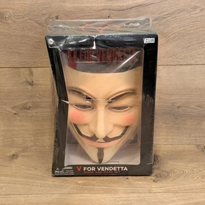 DC Collectibles V for Vendetta Book and Mask Set Vertigo Neu - Bild 1 von 6