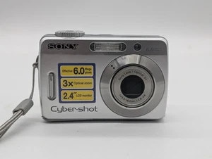 Sony Cyber-Shot DSC-S500 Digital Point & Shoot Camera - Picture 1 of 7
