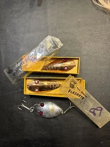 2 SEÑUELOS CUCHARA OJO FLASH PAUL BUNYAN DE COLECCIÓN 3-1/4" en cajas 1 ojo rojo se mueve nuevo en caja - Imagen 1 de 3