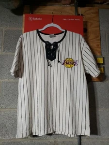 AMAZING VINTAGE 80s / 90s LA LAKERS EMBROIDERED NBA LACE UP REF STRIPED T SHIRT - Picture 1 of 4