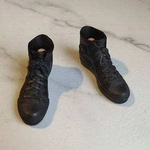 Hot Toys The Spirit Sneakers Only MMS85 1/6th Scale Action Figure Accessories - Picture 1 of 11