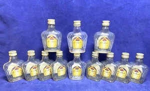 12] Mini👑�Crown Royal👑�Botellas de plástico regulares con tapas ~ 1,69 oz ~ 50 ml. Vacíos - Imagen 1 de 2