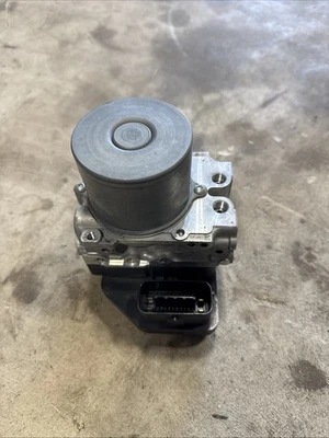 2011-2013 英菲尼迪 M37 Abs 泵控制模块 原始设备制造商 — 第 1/4 张图片