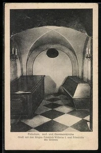 AK Potsdam, Hof- und Garnisonkirche, Gruft mit den Särgen Friedrich Wilhelm I.   - Picture 1 of 2