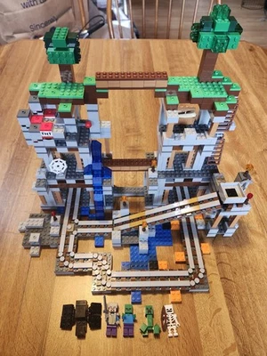 Lego Minecraft: The Mine (21118) - Image 1 of 4