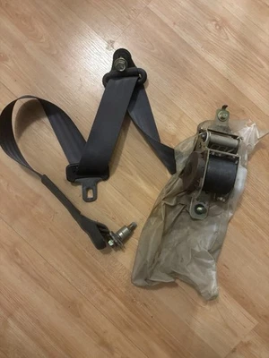 1995 Honda Civic coupe passenger side  RH seatbelt - Image 1 of 4