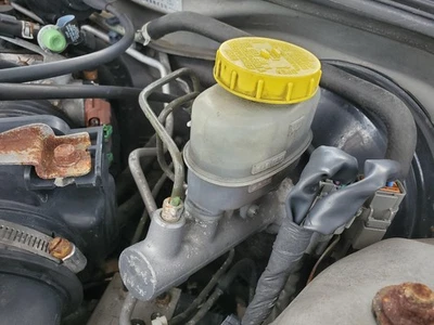 Cilindro mestre de freio Nissan Maxima 2000-2001 - Imagem 1 de 4